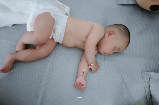 黔南几个月宝宝会抬头